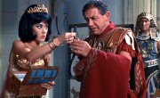 Amanda Barrie and Sid James in 'Carry On Cleo'