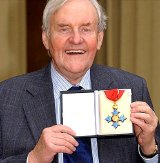Richard Briers with his CBE in 2003