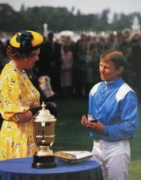 The Queen chats with Willie Carson 