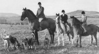 Bob Champion (centre) with his father and sister in 1959