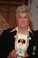 Tony Curtis with a custom-made Hungarian 'Herend' vase bearing his portrait, which was presented to him on his 80th birthday in 2005.