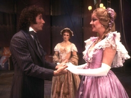 Jim Dale, Marianne Tatum & Glenn Close in 'Barnum'