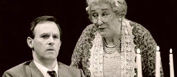 Peter Davison & Elizabeth Spriggs in 'Arsenic and Old Lace' (1991)