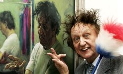 Ken Dodd with David Cobley's painting of him at The National Portrait Gallery