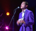 Lee Evans plays the ukelele