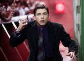 Lee Evans as Arthur Watson in 'Medallion' (2003)