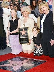 Tippi Hedren receiving her 'Walk of Fame'star in 2003, with her daughter Melanie Griffiths