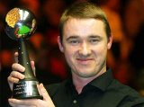 Stephen Hendry with the Betfair Premier League Snooker trophy that he won in 2004 after defeating John Higgins