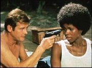 Gloria Hendry and Roger Moore in Live And Let Die