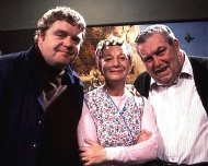 Geoffrey Hughes (Eddie Yeats) with Jean Alexander (Hilda Ogden) & Bernard Youens (Stan Ogden) in 'Coronation Street'