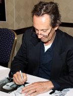 Jonathan Hyde signing photograph