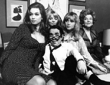 Valerie Leon, Ronnie Corbett, Margaret Nolan, Susan Penhaligon & Beryl Reid in No Sex Please We're British