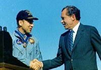 Jim Lovell meets President Richard Nixon at the end of the Apollo 13 mission