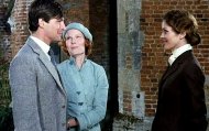 Simon MacCorkindale with Mia Farrow & Lois Chiles in Agatha Christie's 'Death on the Nile'