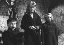 Alan Barnes, Hayley Mills & Diane Holgate in 'Whistle Down the Wind' (1961)