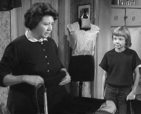 Hayley Mills & Megs Jenkins in 'Tiger Bay' (1959)