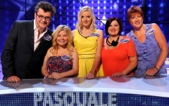 Joe Pasquale with his family on 'All Star Family Fortunes'