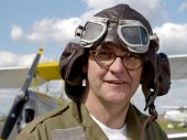 Joe Pasquale has qualified as a pilot