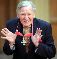 Leslie Phillips after receiving his CBE in May 2008