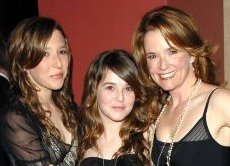 Lea Thompson with her daughters Madelyn and Zoey