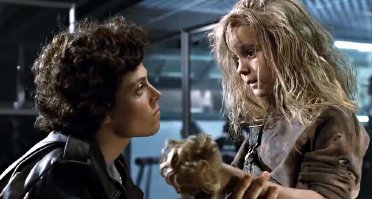 Sigourney Weaver as Ripley & Carrie Henn as Newt Jorden in 'Aliens' (1986)