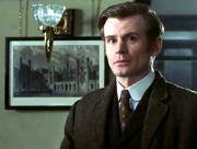 Charles Edwards in 'Murder Rooms: Mysteries of the Real Sherlock Holmes - The White Knight Strategem' (2001)