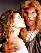 Linda Hamilton & Ron Perlman in 'Beauty and the Beast'